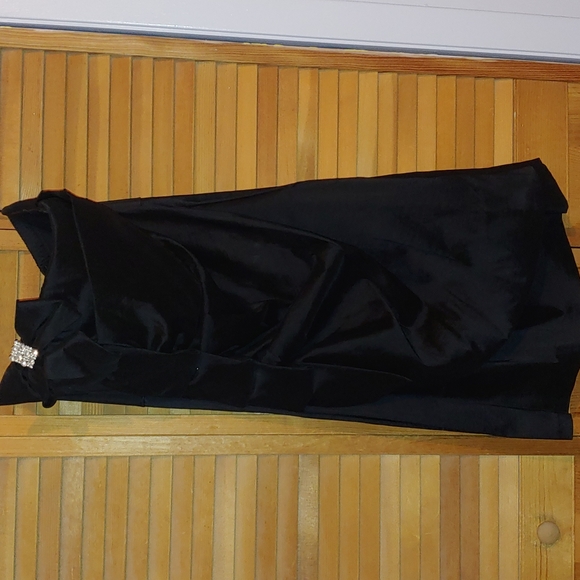 torrid Dresses & Skirts - Beautiful NWOT black formal dress with boning. Size 20 plus